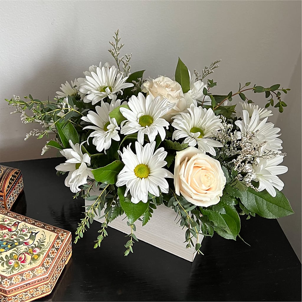 Fresh Linen Box Bouquet – MEME'S FRANKLIN FLOWER SHOP, Franklin LA