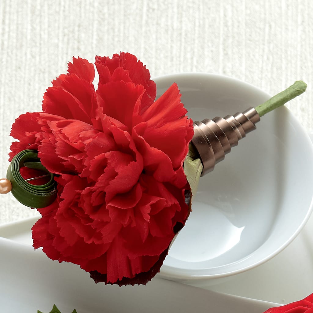 Red Carnation Boutonniere – MEME'S FRANKLIN FLOWER SHOP, Franklin LA