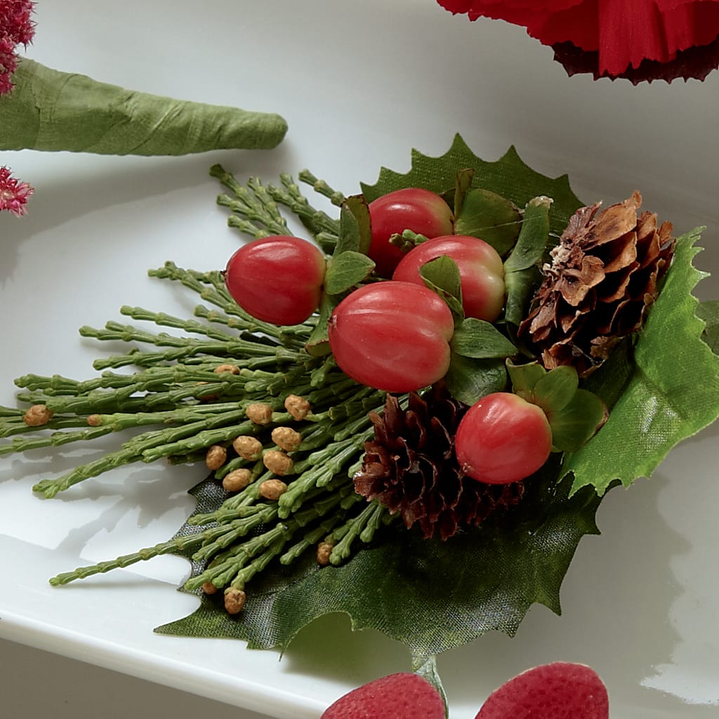 Red Berry Boutonniere – MEME'S FRANKLIN FLOWER SHOP, Franklin LA