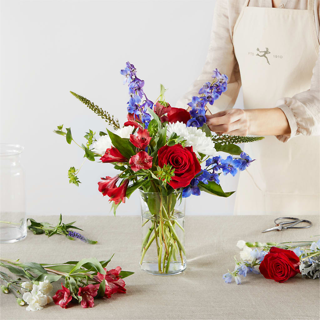 Star Spangled - A Florist Original – MEME'S FRANKLIN FLOWER SHOP, Franklin LA
