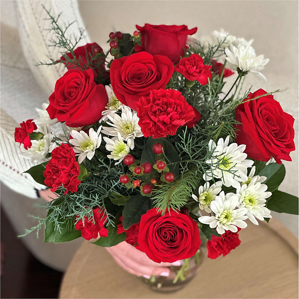 Seasonal Magic Bouquet – MEME'S FRANKLIN FLOWER SHOP, Franklin LA